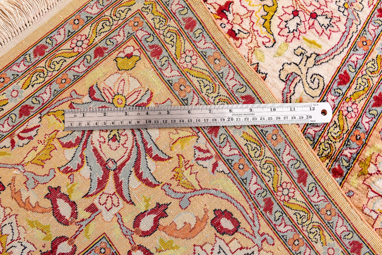 Kashan Amwaj – Waves of Ease