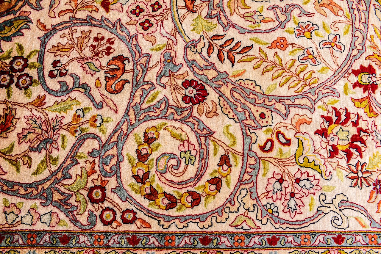 Kashan Amwaj – Waves of Ease
