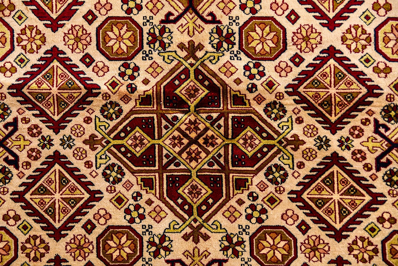 The Coming East - structured geometric
