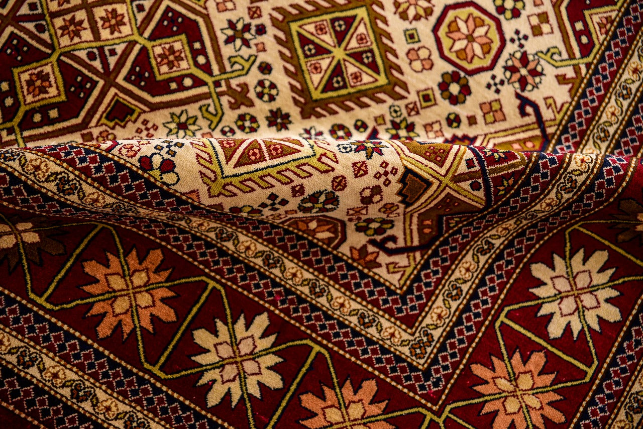 The Coming East - structured geometric